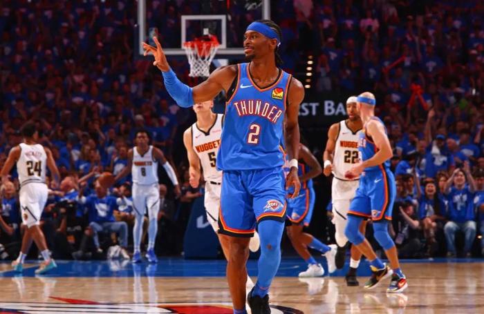 五笔交易签约，一跃成夺冠热门！5年3.3亿顶薪，联盟或许要失算了