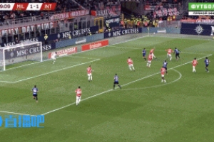 今天超神了！泽林斯基近距离打门，又被迈尼昂挡出