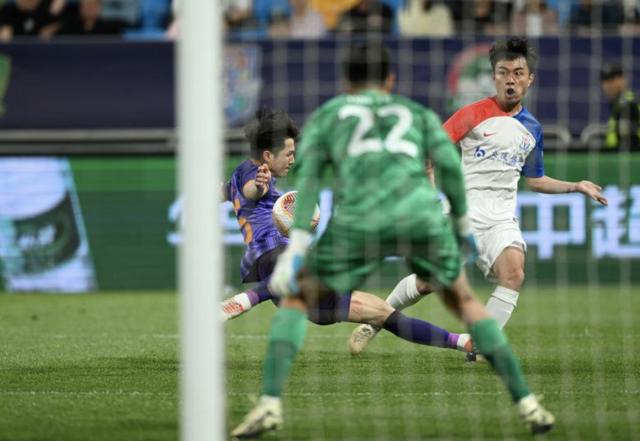 开云app下载-曹赟定退役：十四载坚守梦未圆 退役亦留憾与光