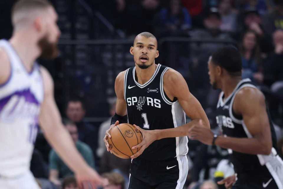 开云网站-文班26+13+5帽马刺大胜爵士 福克斯31+5+5弩机17+11+14