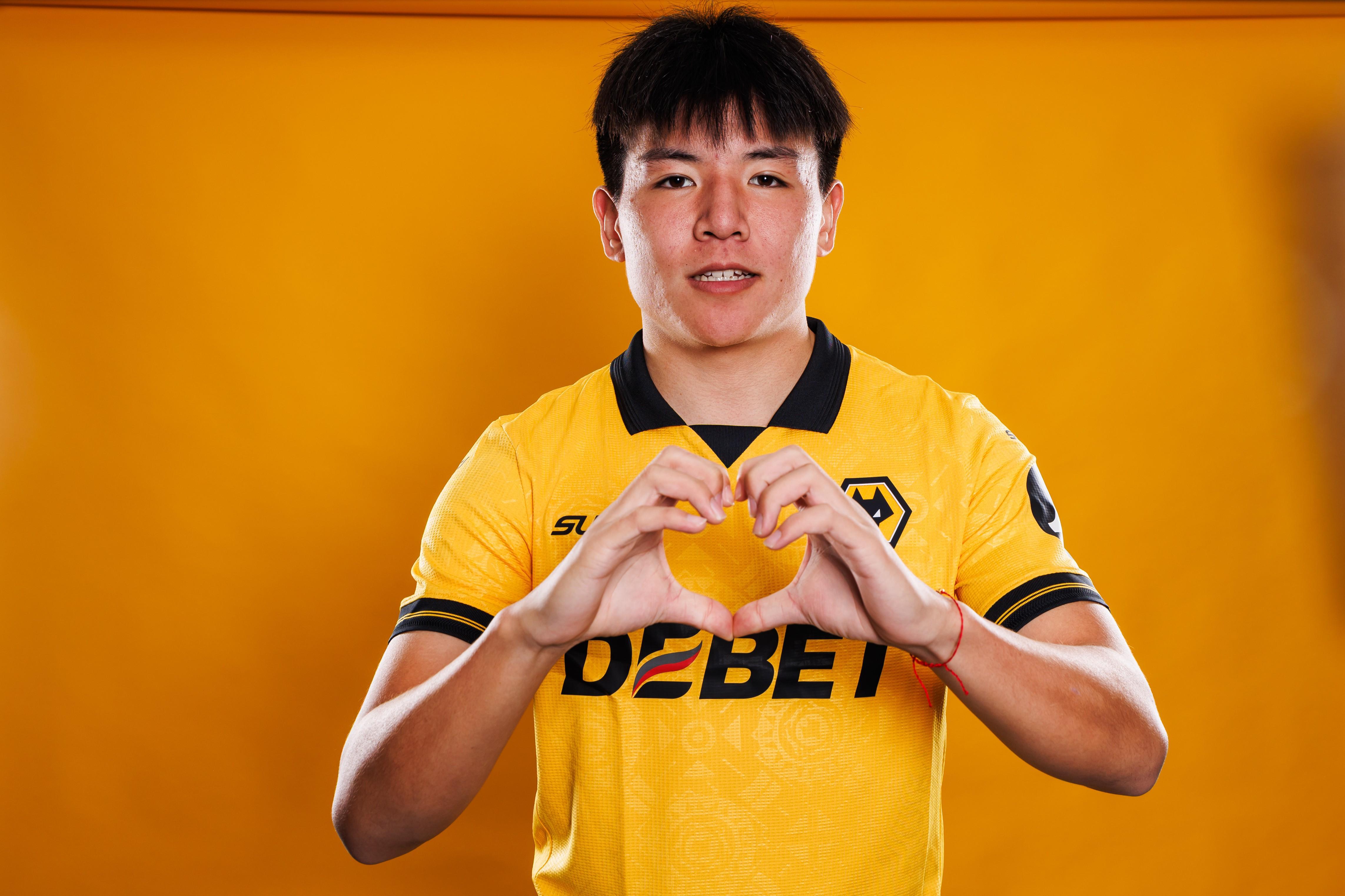 开云网站-官方公告显示徐彬加盟的是巴恩斯利U21，并将同时效力狼队U21