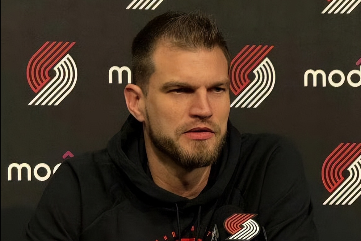 炸裂！杨瀚森遭库明加隔扣！5分钟1+1惨淡收场，斯帅表情耐人寻味